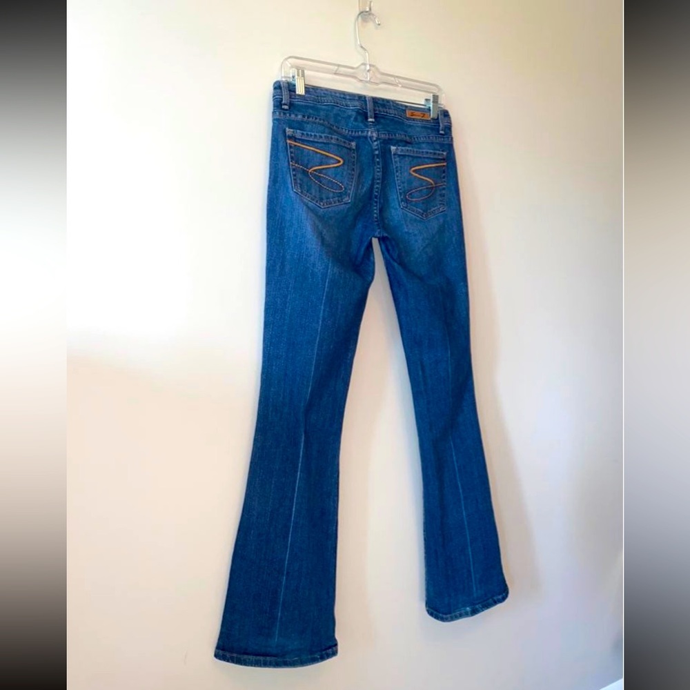 Modern Medium Wash Flare Jean